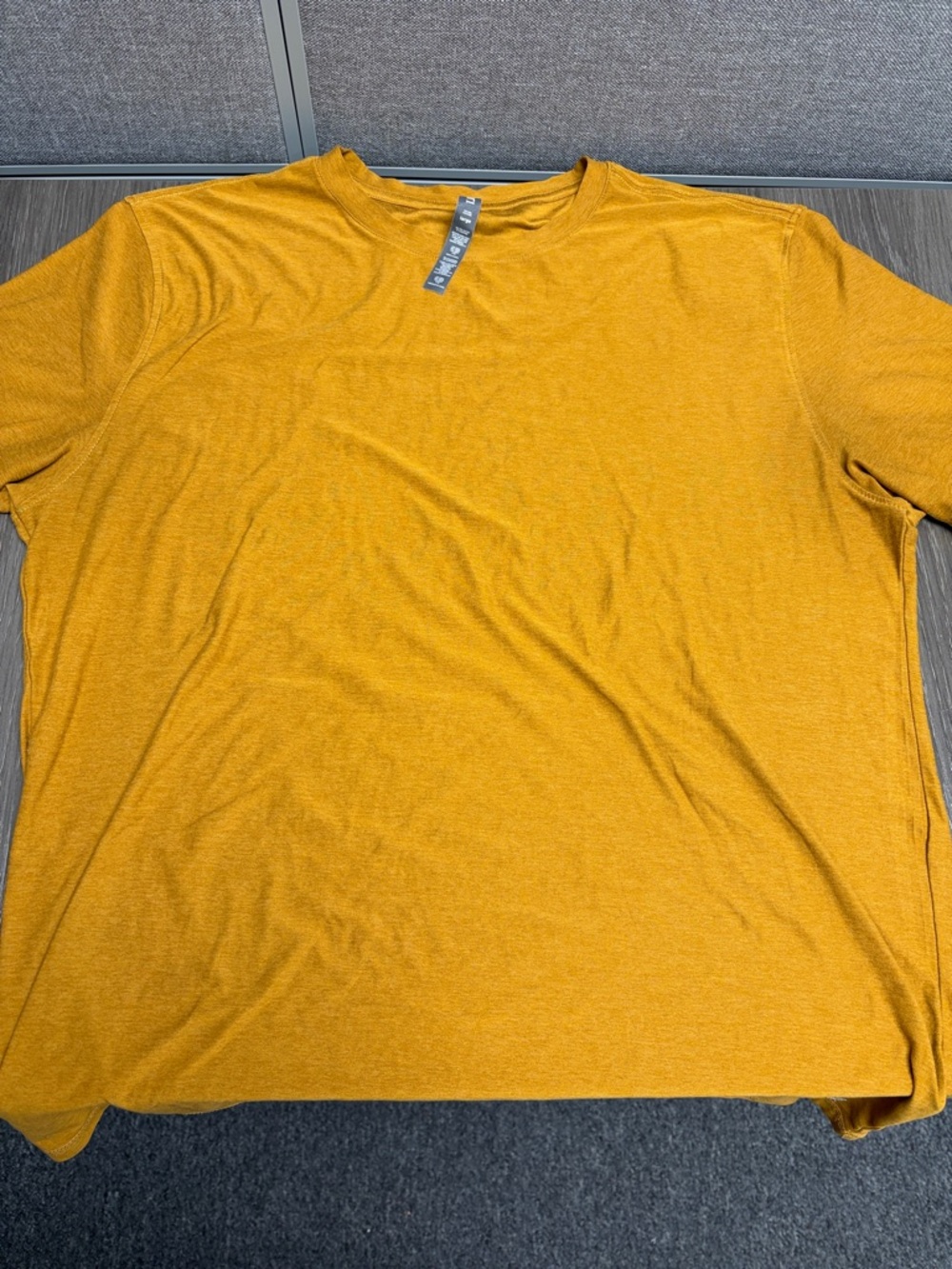 Performance Tee in Golden Heather